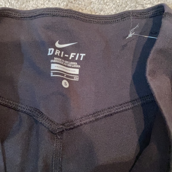 Women’s black Nike wide leg yoga pants. - Picture 3 of 9